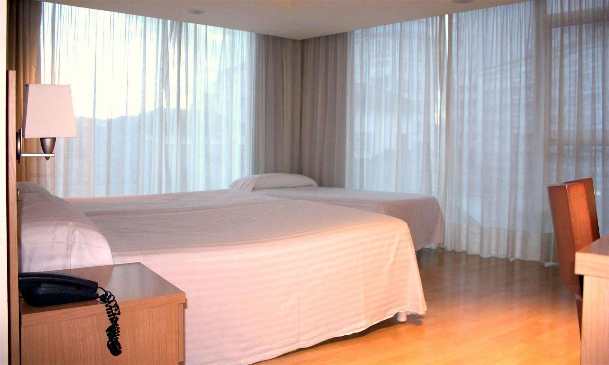 Hotel Exe Puerta San Pedro Lugo Exterior foto